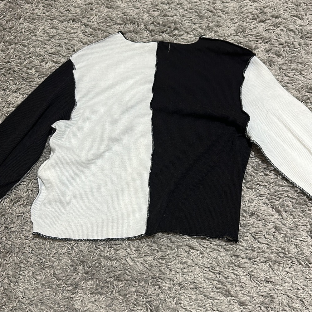 Color Block Top - Picture 3 of 3